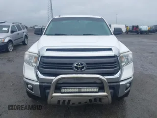2015 Toyota Tundra SR5 z VIN 5TFDW5F16FX430242, wystawiony jako IAAI lot #42112604 z przebiegiem 179 682 mil mil oraz . Historia ofert i sprzedaży dostępna na DreamBid. Obrazek 12.