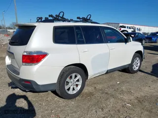 2013 Toyota Highlander with VIN 5TDZK3EH6DS101676, listed as a IAAI auction lot 41212515 with 139,755 mi miles. Bid and sale history available at carsss.com. Image 4.