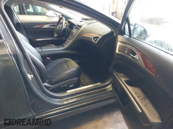 2015 Lincoln MKZ Hybrid z VIN 3LN6L2LU3FR620664, wystawiony jako IAAI lot #42362854 z przebiegiem 152 750 mil mil oraz . Historia ofert i sprzedaży dostępna na DreamBid. Obrazek 5.