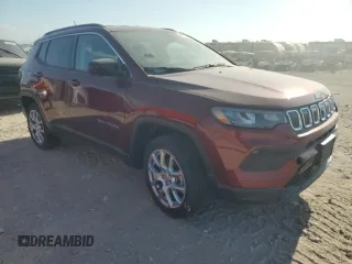 2022 Jeep Compass Latitude Lux with VIN 3C4NJDFB2NT221516, listed as a Copart auction lot 45726005 with 16,953 mi miles and Salvage title. Bid and sale history available at DreamBid. Image 4.