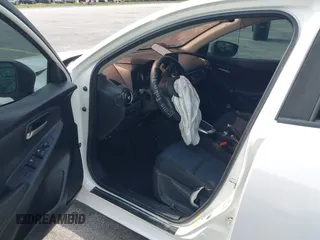 2019 Toyota Yaris L z VIN 3MYDLBYV0KY517300, wystawiony jako IAAI lot #41446298 z przebiegiem 144 666 mil mil oraz . Historia ofert i sprzedaży dostępna na DreamBid. Obrazek 5.