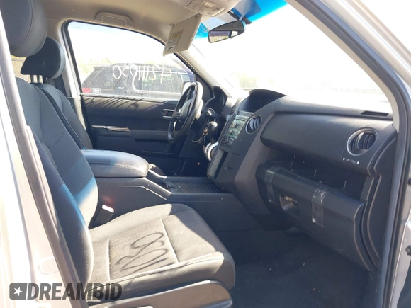 2011 Honda Pilot LX with VIN 5FNYF4H26BB100266, listed as a IAAI auction lot 42111030 with 262,955 mi miles. Bid and sale history available at carsss.com. Image 5.