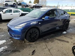 2020 Tesla Model Y Long Range z VIN 5YJYGDEE8LF029553, wystawiony jako Copart lot #51010665 z przebiegiem 42 877 mil mil oraz Szkoda całkowita • Salvage title. Historia ofert i sprzedaży dostępna na DreamBid. Obrazek 1.