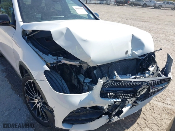 2022 Mercedes-Benz GLC with VIN W1N0G8DB8NV353854, listed as a IAAI auction lot 40655985 with 23,591 mi miles. Bid and sale history available at carsss.com. Image 6.