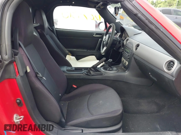 2011 Mazda MX-5 Miata Sport z VIN JM1NC2JF7B0218824, wystawiony jako IAAI lot #42675310 z przebiegiem 137 493 mil mil oraz . Historia ofert i sprzedaży dostępna na DreamBid. Obrazek 5.
