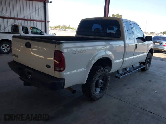 2006 Ford F-250 XL z VIN 1FTSX21P66ED70750, wystawiony jako IAAI lot #42532825 z przebiegiem 221 630 mil mil oraz . Historia ofert i sprzedaży dostępna na DreamBid. Obrazek 4.