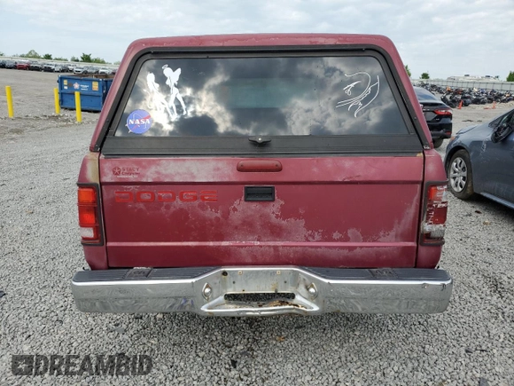 1996 Dodge Dakota z VIN 1B7FL26X0TS581123, wystawiony jako Copart lot #55069395 z przebiegiem 133 707 mil mil oraz Szkoda całkowita • Salvage title. Historia ofert i sprzedaży dostępna na DreamBid. Obrazek 6.