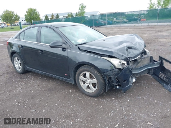 2014 Chevrolet Cruze 1LT z VIN 1G1PC5SB6E7138943, wystawiony jako IAAI lot #42368233 z przebiegiem 119 760 mil mil oraz . Historia ofert i sprzedaży dostępna na DreamBid. Obrazek 1.