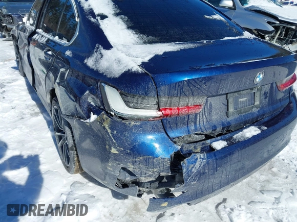 2019 BMW 3 Series 330i xDrive with VIN WBA5R7C59KAJ82495, listed as a IAAI auction lot 41597332 with 79,192 mi miles. Bid and sale history available at carsss.com. Image 12.