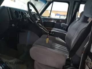 1988 Chevrolet Chevy Van z VIN 2GBEG25K2J4137750, wystawiony jako Copart lot #51053075 z przebiegiem 26 823 mil mil oraz Szkoda całkowita • Salvage title. Historia ofert i sprzedaży dostępna na DreamBid. Obrazek 7.