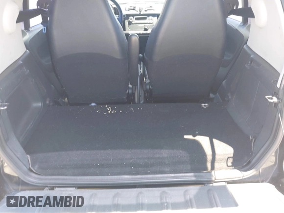 2013 Smart fortwo Pure с VIN WMEEJ3BA6DK676071, выставлен на аукционе IAAI как лот 42677618 с пробегом 191 709 миль миль и . История ставок и продаж доступна на DreamBid. Изображение 8.