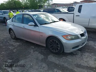 2006 BMW 3 Series 325xi with VIN WBAVD13556KV07798, listed as a IAAI auction lot 42130885 with 118,400 mi miles. Bid and sale history available at carsss.com. Image 1.