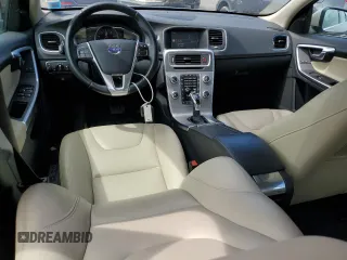2017 Volvo S60 Inscription z VIN LYV402TK0HB151137, wystawiony jako Copart lot #55577435 z przebiegiem 67 066 mil mil oraz Szkody całkowita. Historia ofert i sprzedaży dostępna na DreamBid. Obrazek 8.
