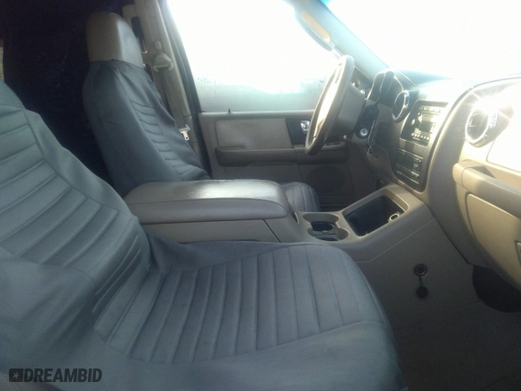 2005 Ford Expedition Eddie Bauer with VIN 1FMPU17535LA30508, listed as a IAAI auction lot 41108956 with 273,279 mi miles. Bid and sale history available at carsss.com. Image 5.