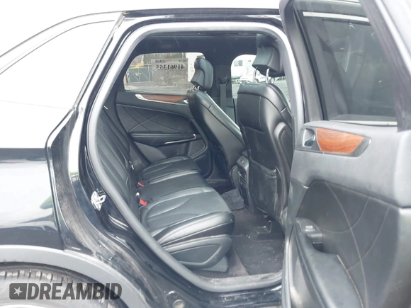 2017 Lincoln MKC Reserve with VIN 5LMTJ3DH4HUL32550, listed as a IAAI auction lot 41961355 with 60,104 mi miles. Bid and sale history available at carsss.com. Image 8.