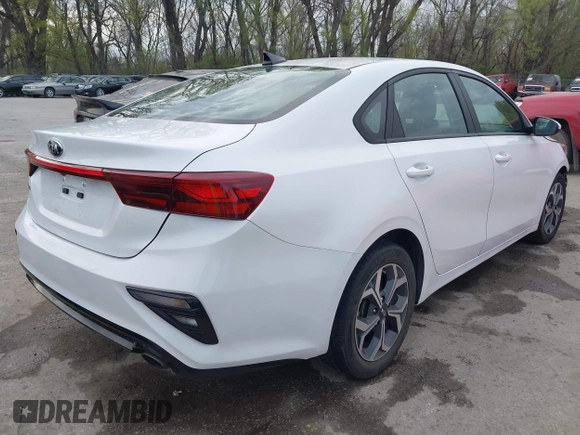 2021 Kia Forte LXS z VIN 3KPF24AD8ME360661, wystawiony jako IAAI lot #41955200 z przebiegiem 106 542 mil mil oraz . Historia ofert i sprzedaży dostępna na DreamBid. Obrazek 4.