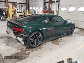 2021 Audi R8 z VIN WUAKBAFX3M7900923, wystawiony jako IAAI lot #41248773 z przebiegiem 7 048 mil mil oraz . Historia ofert i sprzedaży dostępna na DreamBid. Obrazek 4.