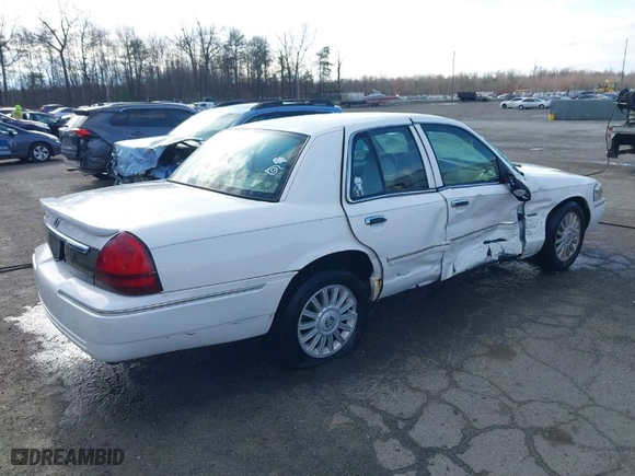 2009 Mercury Grand Marquis LS with VIN 2MEHM75V99X604731, listed as a IAAI auction lot 41732724 with 111,608 mi miles. Bid and sale history available at carsss.com. Image 4.
