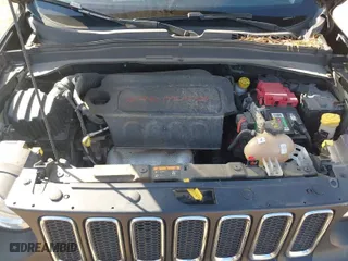 2018 Jeep Renegade Latitude with VIN ZACCJABB8JPH49994, listed as a IAAI auction lot 40728670 with 99,111 mi miles. Bid and sale history available at carsss.com. Image 10.