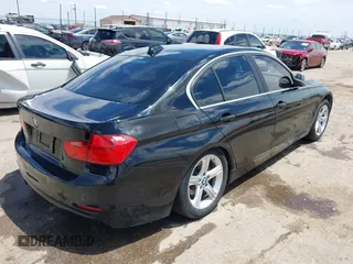 2015 BMW 3 Series 328i z VIN WBA3C1C58FK117742, wystawiony jako IAAI lot #42225843 z przebiegiem 92 583 mil mil oraz . Historia ofert i sprzedaży dostępna na DreamBid. Obrazek 4.