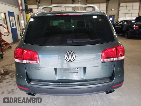 2004 Volkswagen Touareg z VIN WVGCM67L94D032492, wystawiony jako Copart lot #72205044 z przebiegiem 98 482 mil mil oraz Czysty tytuł • Clean title. Historia ofert i sprzedaży dostępna na DreamBid. Obrazek 6.