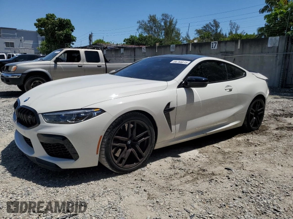 2022 BMW M8 Competition z VIN WBSAE0C06NCH19837, wystawiony jako Copart lot #56768815 z przebiegiem 27 088 mil mil oraz Szkoda całkowita • Salvage title. Historia ofert i sprzedaży dostępna na DreamBid. Obrazek 1.