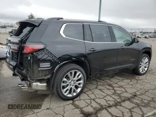 2024 GMC Acadia AWD Denali z VIN 1GKENRKS5RJ200040, wystawiony jako Copart lot #82106714 z przebiegiem 621 mil mil oraz Szkody całkowita. Historia ofert i sprzedaży dostępna na DreamBid. Obrazek 3.