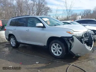 2011 Toyota Highlander with VIN 5TDBK3EH4BS044957, listed as a IAAI auction lot 41696233 with 276,287 mi miles. Bid and sale history available at carsss.com. Image 14.