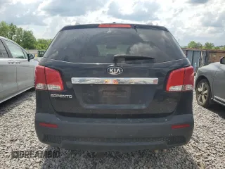 2013 Kia Sorento LX z VIN 5XYKT3A62DG416989, wystawiony jako Copart lot #55416865 z przebiegiem 280 489 mil mil oraz Czysty tytuł • Clean title. Historia ofert i sprzedaży dostępna na DreamBid. Obrazek 6.