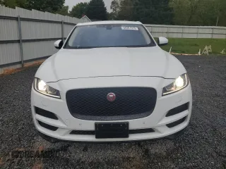 2020 Jaguar F-Pace 25t Premium z VIN SADCJ2FX2LA646296, wystawiony jako Copart lot #50361515 z przebiegiem 62 692 mil mil oraz Szkody całkowita. Historia ofert i sprzedaży dostępna na DreamBid. Obrazek 5.