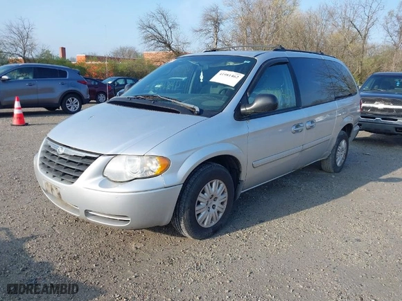 2005 Chrysler Town & Country LX with VIN 2C4GP44R45R180459, listed as a IAAI auction lot 41981462 with 143,396 mi miles. Bid and sale history available at carsss.com. Image 2.