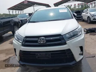 2017 Toyota Highlander XLE z VIN 5TDJZRFH0HS417638, wystawiony jako IAAI lot #42396180 z przebiegiem 101 377 mil mil oraz . Historia ofert i sprzedaży dostępna na DreamBid. Obrazek 12.