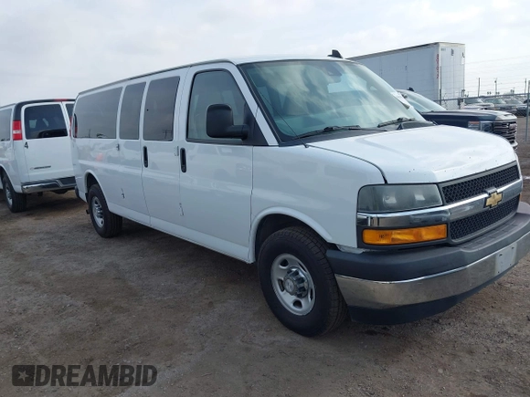 2020 Chevrolet Express Passenger LT z VIN 1GAZGPFG8L1209896, wystawiony jako IAAI lot #41509992 z przebiegiem 240 207 mil mil oraz . Historia ofert i sprzedaży dostępna na DreamBid. Obrazek 1.