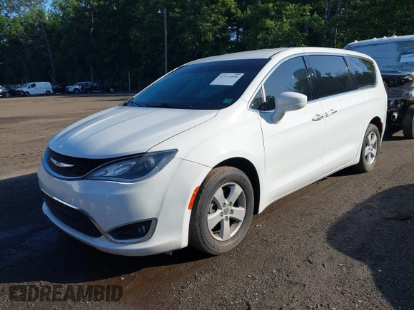 2020 Chrysler Pacifica Touring with VIN 2C4RC1FG4LR135808, listed as a IAAI auction lot 42553096 with 152,942 mi miles and . Bid and sale history available at DreamBid. Image 2.