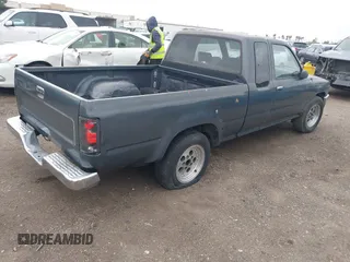 1990 Toyota Pickup z VIN JT4VN93D7L5014236, wystawiony jako IAAI lot #41776761 z przebiegiem Nie podano mil oraz . Historia ofert i sprzedaży dostępna na DreamBid. Obrazek 4.