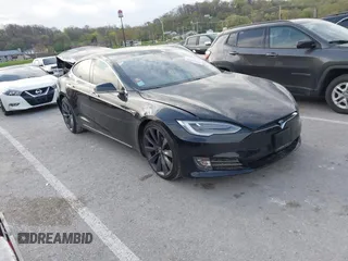 2017 Tesla Model S 100D z VIN 5YJSA1E28HF188981, wystawiony jako IAAI lot #42010115 z przebiegiem 76 327 mil mil oraz . Historia ofert i sprzedaży dostępna na DreamBid. Obrazek 1.