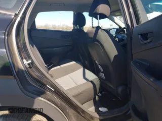 2020 Hyundai Kona SE z VIN KM8K1CAA7LU488743, wystawiony jako IAAI lot #41833649 z przebiegiem 62 228 mil mil oraz . Historia ofert i sprzedaży dostępna na DreamBid. Obrazek 8.