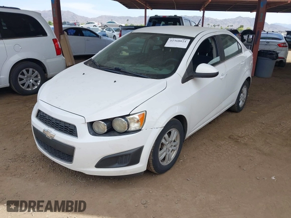 2014 Chevrolet Sonic LT z VIN 1G1JC5SH0E4200669, wystawiony jako IAAI lot #42368021 z przebiegiem 139 845 mil mil oraz . Historia ofert i sprzedaży dostępna na DreamBid. Obrazek 6.