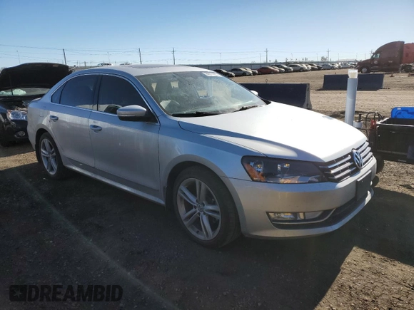 2015 Volkswagen Passat SEL Premium z VIN 1VWCV7A30FC093090, wystawiony jako Copart lot #88577655 z przebiegiem 63 000 mil mil oraz Szkoda całkowita • Salvage title. Historia ofert i sprzedaży dostępna na DreamBid. Obrazek 4.