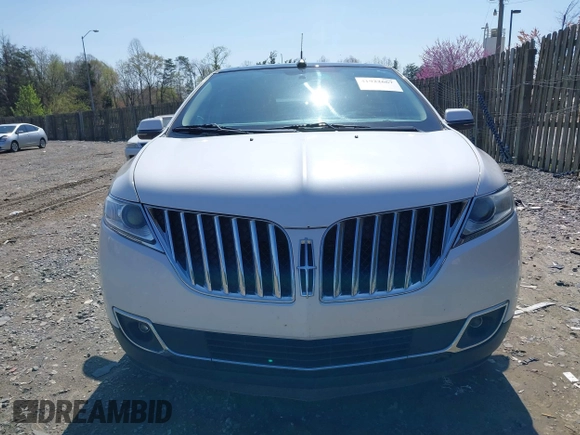 2013 Lincoln MKX with VIN 2LMDJ8JK7DBL13659, listed as a IAAI auction lot 41922667 with 113,858 mi miles. Bid and sale history available at carsss.com. Image 11.