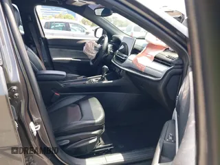 2023 Jeep Compass Latitude z VIN 3C4NJDBN7PT533642, wystawiony jako IAAI lot #42473847 z przebiegiem 34 589 mil mil oraz . Historia ofert i sprzedaży dostępna na DreamBid. Obrazek 5.
