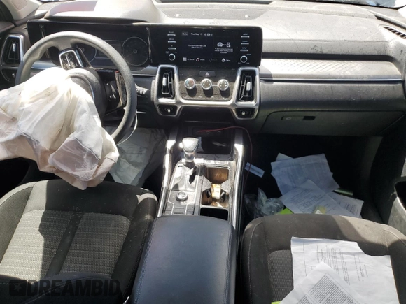 2021 Kia Sorento LX z VIN 5XYRGDLC4MG018310, wystawiony jako Copart lot #56917725 z przebiegiem 42 665 mil mil oraz Szkoda całkowita • Salvage title. Historia ofert i sprzedaży dostępna na DreamBid. Obrazek 8.