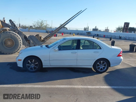2007 Mercedes-Benz C 280 Luxury z VIN WDBRF54H47A945054, wystawiony jako IAAI lot #41670980 z przebiegiem 119 148 mil mil oraz . Historia ofert i sprzedaży dostępna na DreamBid. Obrazek 14.