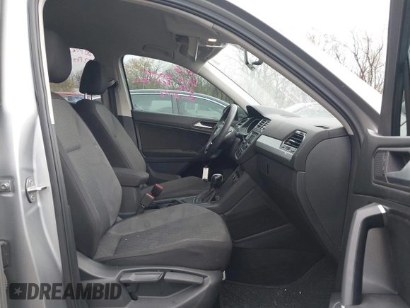 2020 Volkswagen Tiguan S с VIN 3VV1B7AX3LM127590, выставлен на аукционе IAAI как лот 40852532 с пробегом 62 465 миль миль и . История ставок и продаж доступна на DreamBid. Изображение 5.