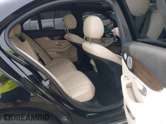 2018 Mercedes-Benz C 300 с VIN WDDWF4KB9JR413830, выставлен на аукционе IAAI как лот 41938545 с пробегом 48 385 миль миль и . История ставок и продаж доступна на DreamBid. Изображение 8.
