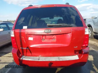 2008 Kia Sedona LX with VIN KNDMB233986222686, listed as a IAAI auction lot 41370167 with 216,383 mi miles. Bid and sale history available at carsss.com. Image 16.