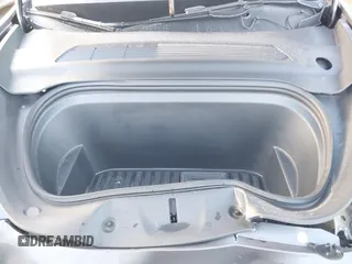 2021 Tesla Model Y Standard Range z VIN 5YJYGDED4MF121963, wystawiony jako IAAI lot #41490477 z przebiegiem 41 941 mil mil oraz . Historia ofert i sprzedaży dostępna na DreamBid. Obrazek 10.