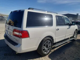 2013 Lincoln Navigator z VIN 5LMJJ3J50DEL09529, wystawiony jako Copart lot #50421755 z przebiegiem 185 970 mil mil oraz Czysty tytuł • Clean title. Historia ofert i sprzedaży dostępna na DreamBid. Obrazek 3.