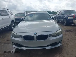 2012 BMW 3 Series 328i z VIN WBA3A5G59CNP15839, wystawiony jako IAAI lot #42132524 z przebiegiem 165 462 mil mil oraz . Historia ofert i sprzedaży dostępna na DreamBid. Obrazek 6.