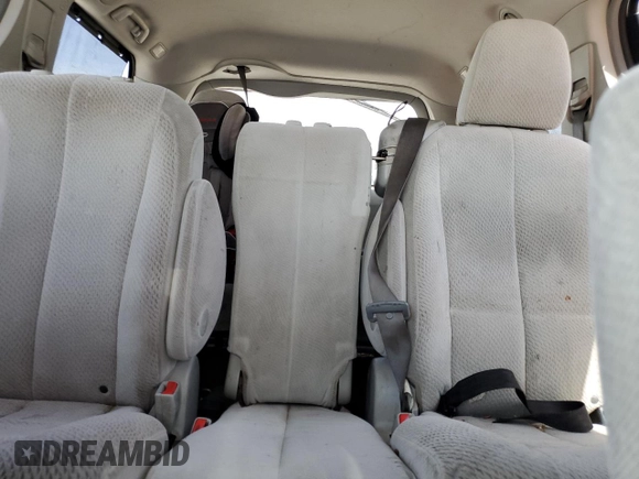 2011 Toyota Sienna LE AAS с VIN 5TDKK3DC9BS149113, выставлен на аукционе Copart как лот 56712085 с пробегом 212 294 миль миль и Списание • Salvage title. История ставок и продаж доступна на DreamBid. Изображение 10.